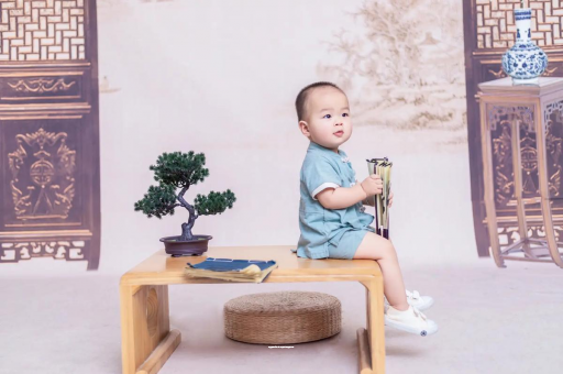 滑县女宝宝换尿布